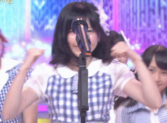 AKB48 Shimazaki Haruka Paruru Animated GIF Shaking from side to side in the performance Heavy Rotation