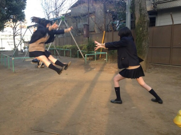 japanese-schoolgirls-makankosappo-kamehameha-hadouken-fireball-photos-10-600x450